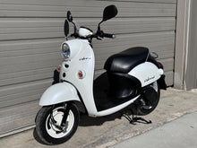 Load image into Gallery viewer, 2021 Yamaha E-Vino (001906)