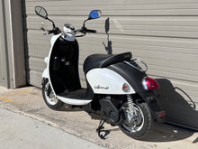 Load image into Gallery viewer, 2021 Yamaha E-Vino (001906)