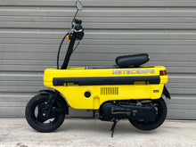 Load image into Gallery viewer, 1982 Honda Motocompo (040152)