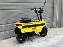 Load image into Gallery viewer, 1982 Honda Motocompo (040152)