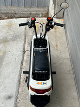 Load image into Gallery viewer, 1982 Honda Motocompo (042678)