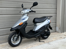 Load image into Gallery viewer, 2004 Yamaha Jog Basic Jog (503585)
