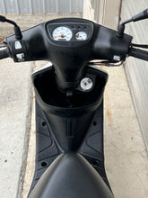 Load image into Gallery viewer, 2004 Yamaha Jog Basic Jog (503585)
