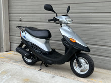 Load image into Gallery viewer, 2004 Yamaha Jog Basic Jog (503585)

